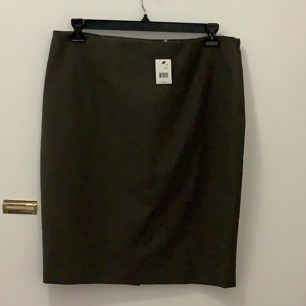 Size 16 Tahari textured dark olive green pencil skirt w side zipper - tags on